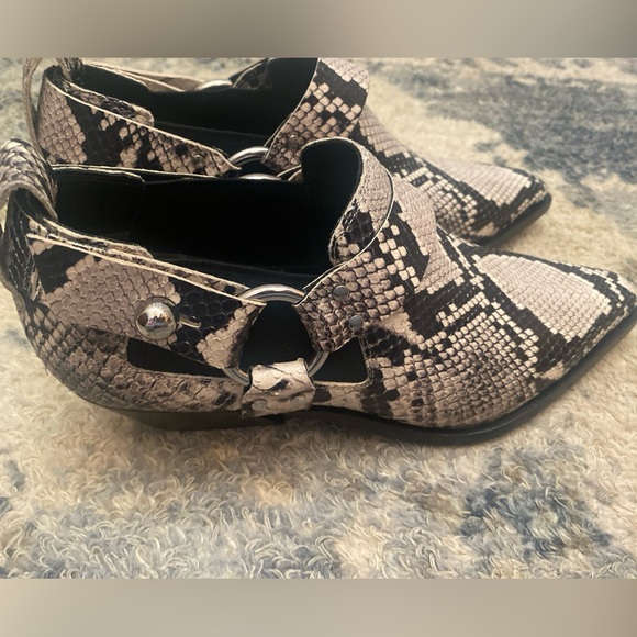 Rag & Bone Westin Harness Leather Booties In Black/cream Snakeskin Sz 38.5/8.5 - Picture 6 of 10
